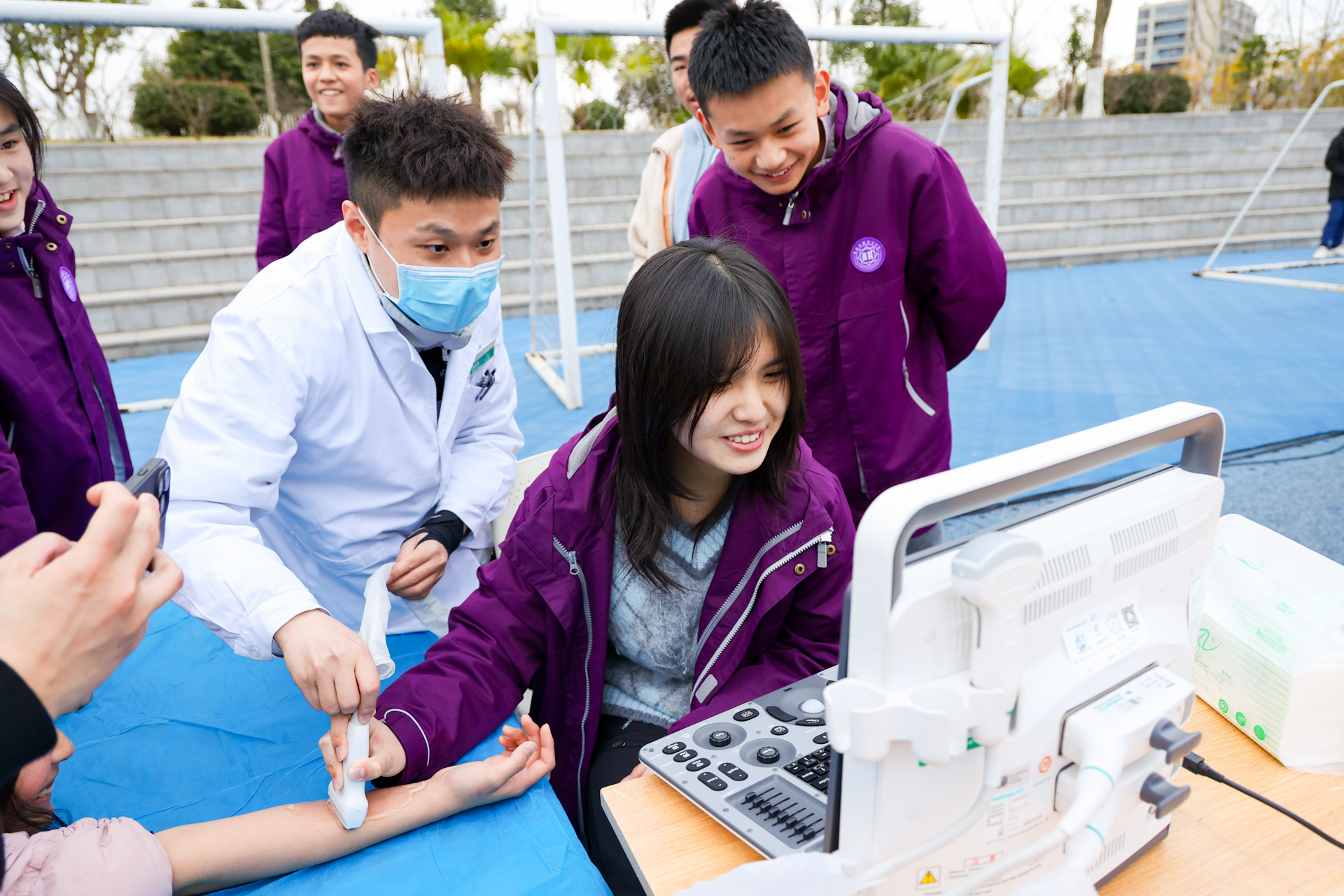 重庆南开两江中学科技节 (1).PNG